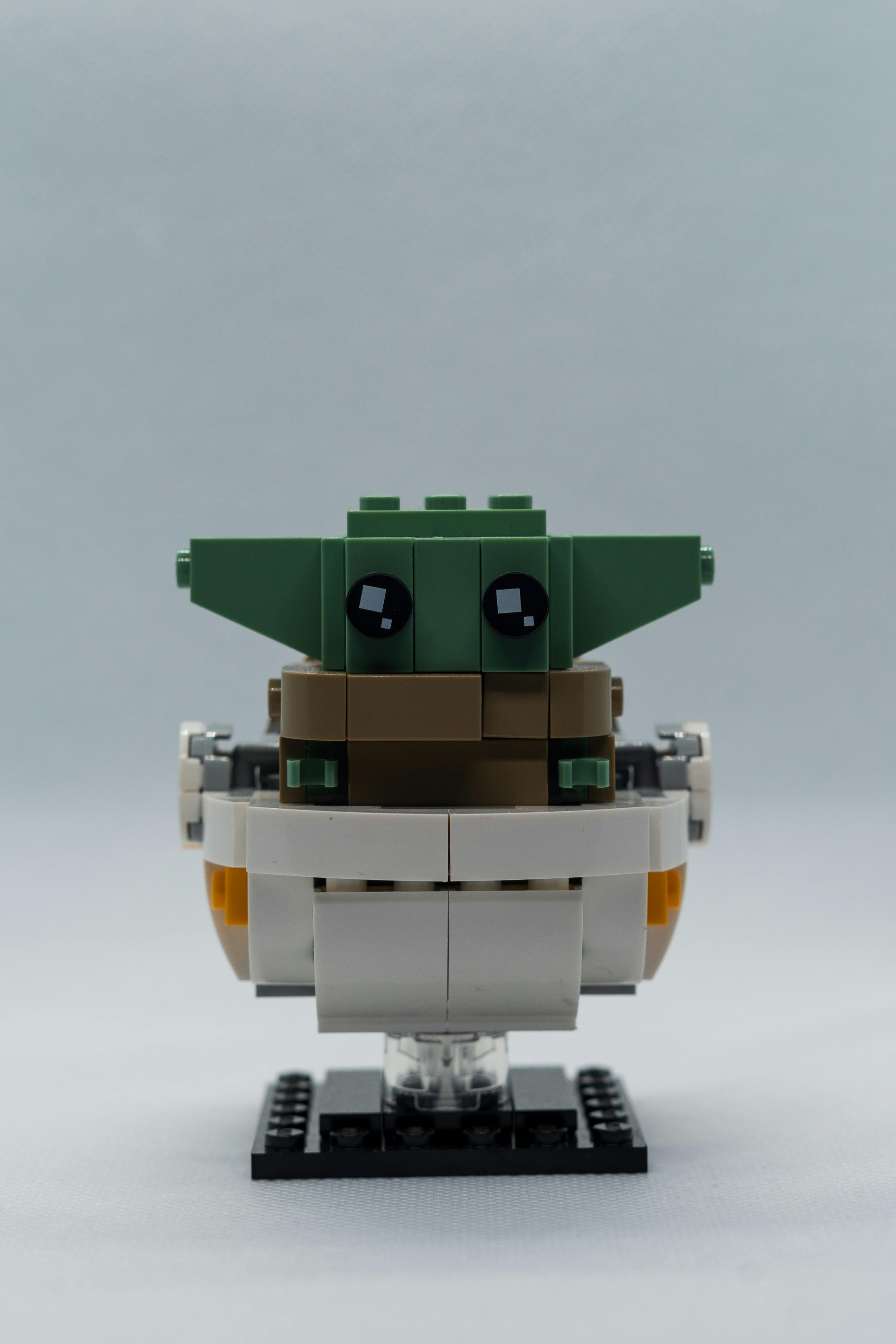 Baby Yoda lego model